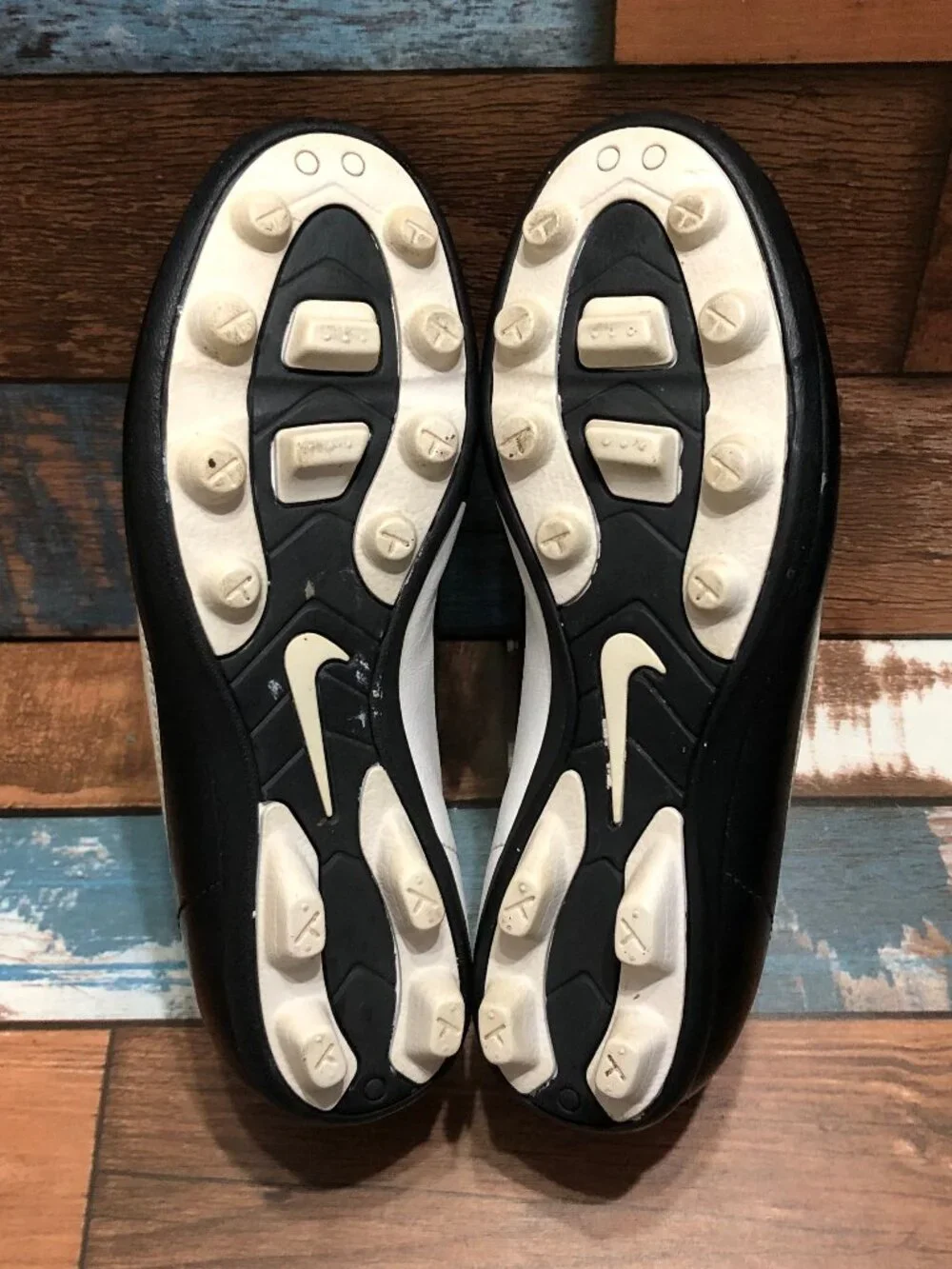 Nike Tiempo Soccer Cleats 631286-010 Black-White Youth Boys Size 2Y